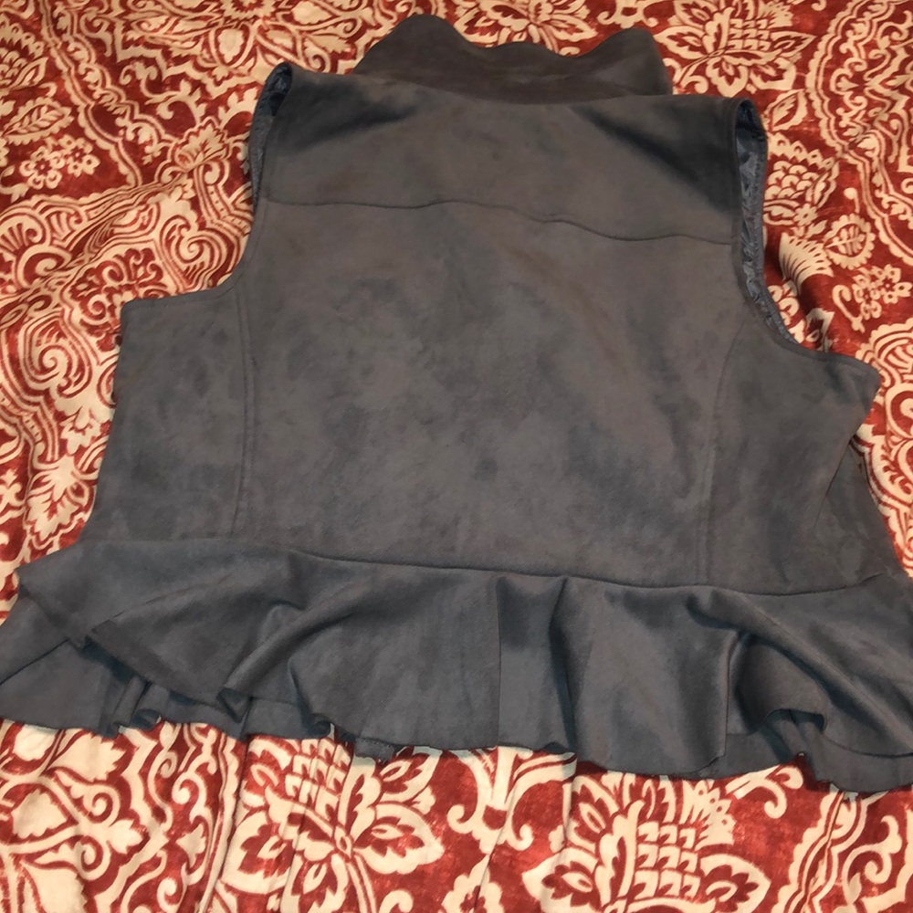 Vest - Picture 3 of 3